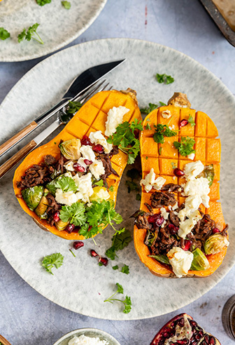 Gefüllter Butternuss Kürbis mit veggie hack Gefüllter Butternuss Kürbis mit veggie hack