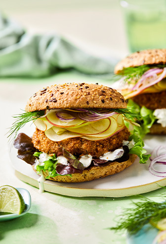 Saftiger Apfel-Thymian Burger mit veganem Best Burger Saftiger Apfel-Thymian Burger mit veganem Best Burger
