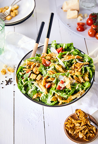 knackiger Caesar Salat mit endori veganem Chicken Natur knackiger Caesar Salat mit endori veganem Chicken Natur