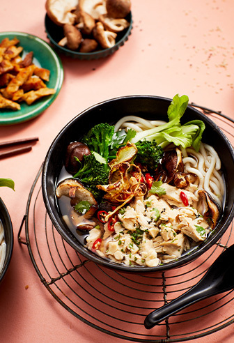 Ramen mit Zitronengras und endori veganem Chicken Natur Ramen mit Zitronengras und endori veganem Chicken Natur