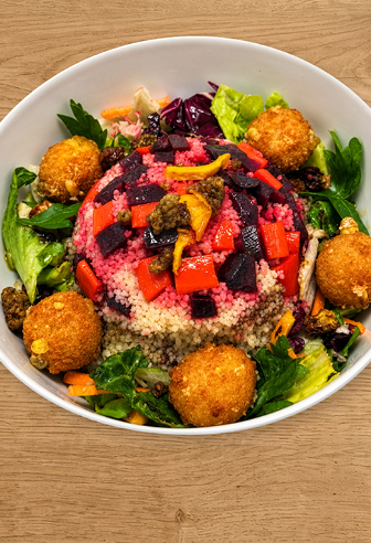 Warme Couscous-Bowl mit endori Crispy Balls